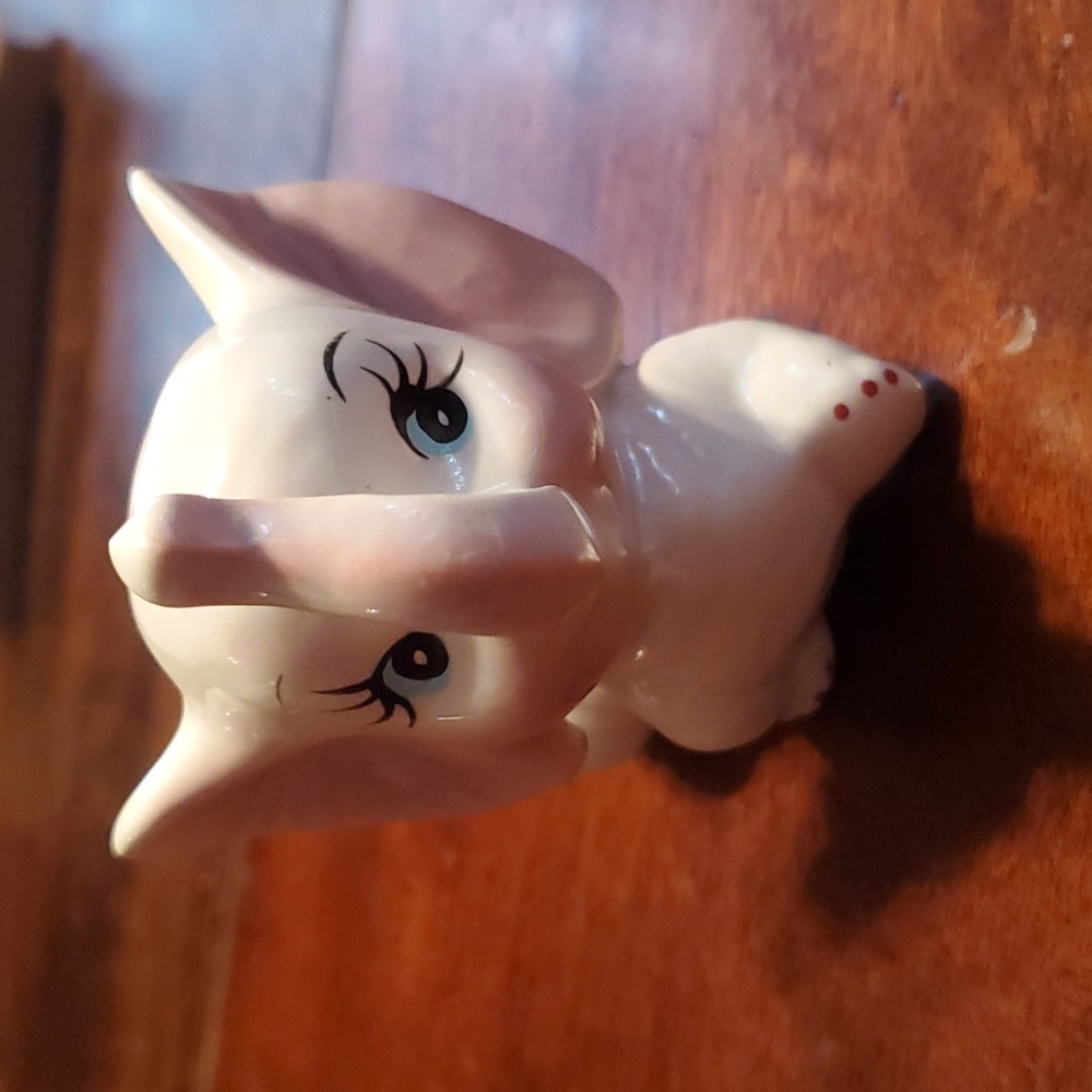 Adorable glass elephant figurine